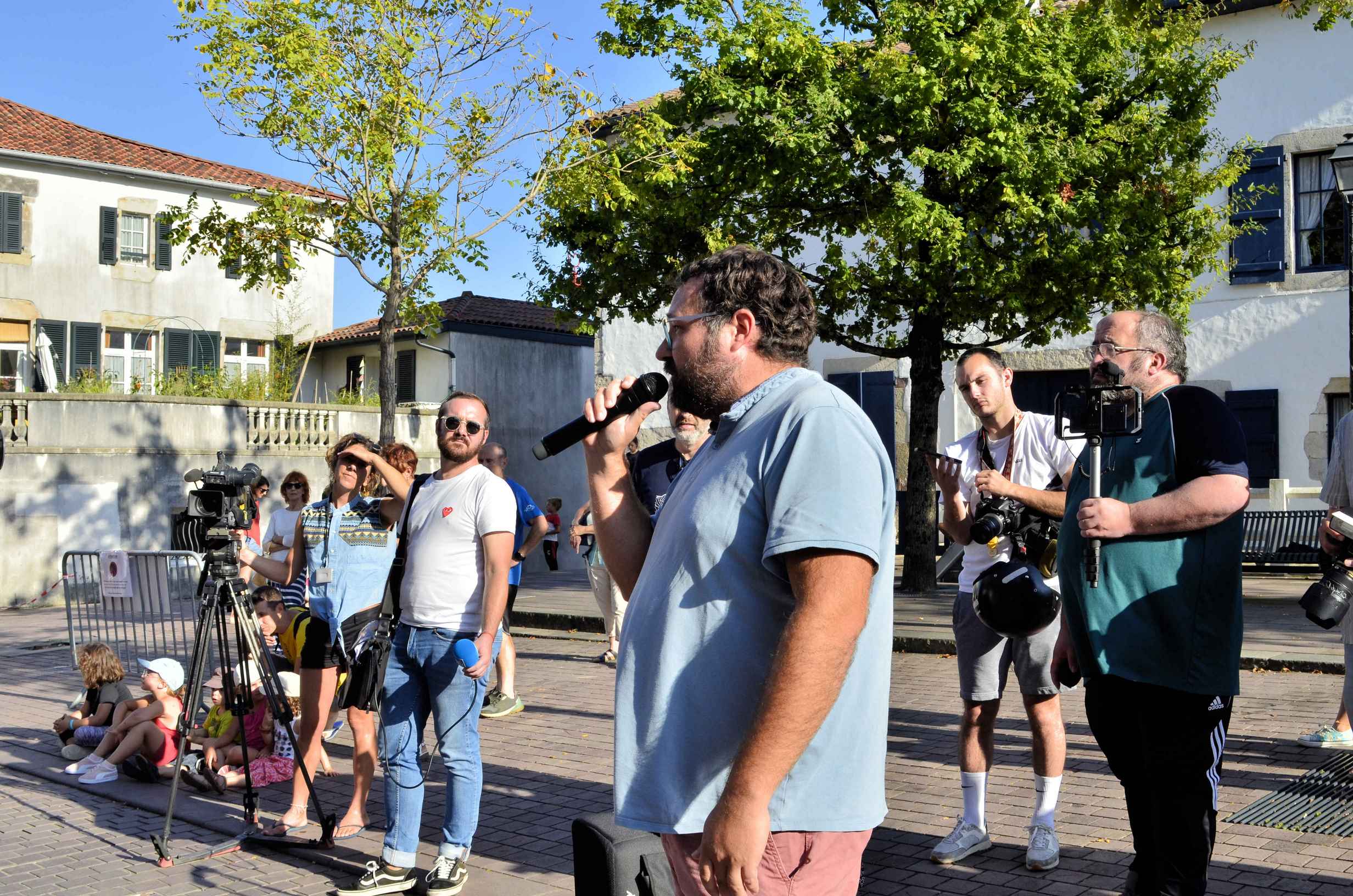 <br />
<b>Notice</b>:  Undefined variable: titre in <b>/var/www/vhosts/bidasoa-etorkinekin.org/httpdocs/views/urrugne.view.php</b> on line <b>28</b><br />
